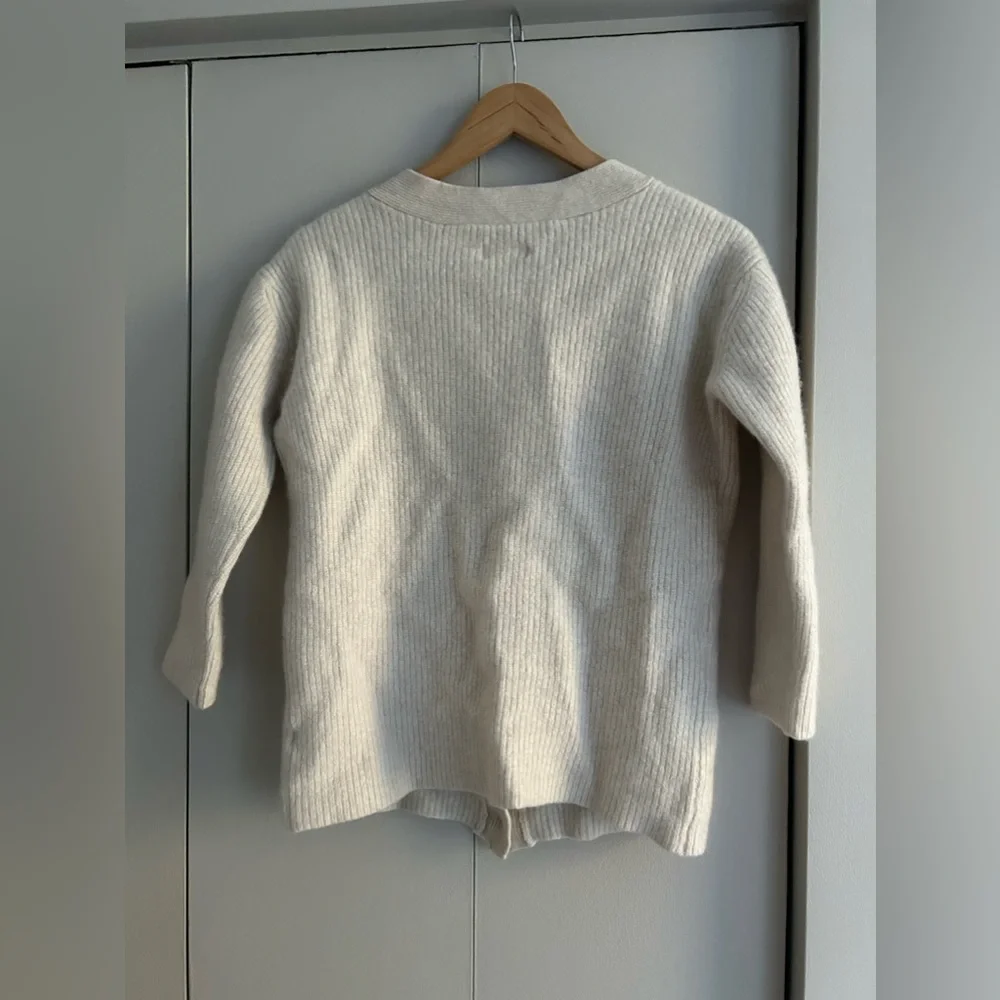 Maeve by Anthropologie 100% Cashmere Cream Colored Cropped Cardigan - Picture 3 of 10